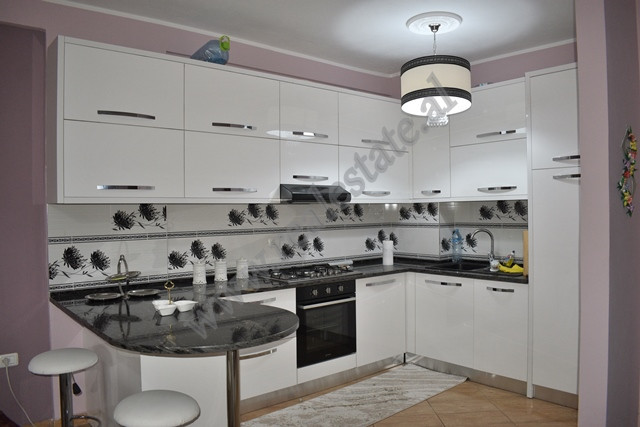 Zwei-zimmer-wohnung zur miete im astiri-viertel in Tirana, albanien (6)