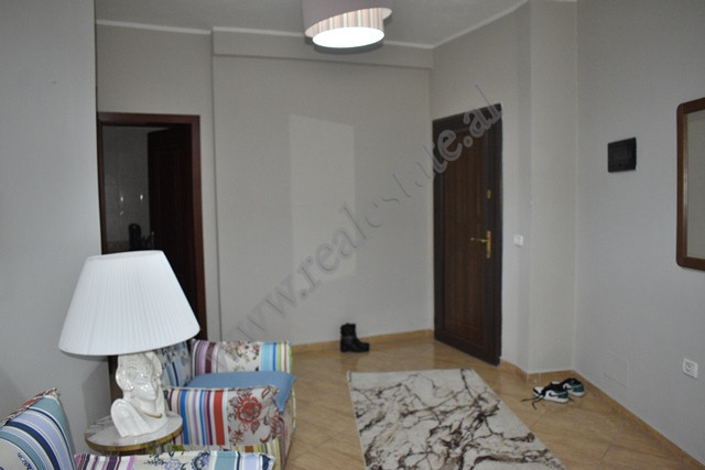 Zwei-zimmer-wohnung zur miete im astiri-viertel in Tirana, albanien (7)