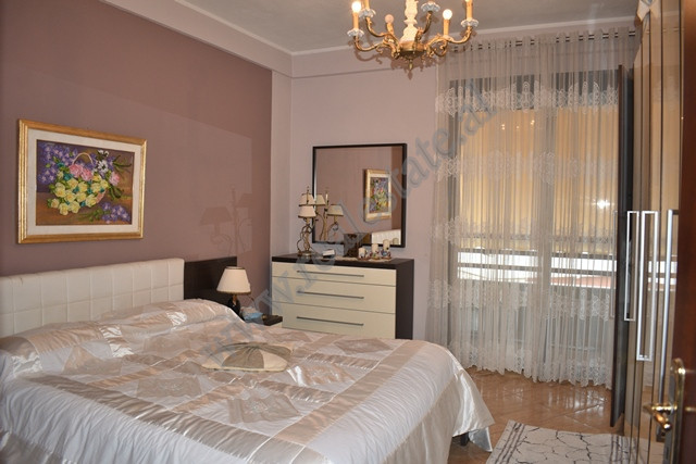 Zwei-zimmer-wohnung zur miete im astiri-viertel in Tirana, albanien (8)