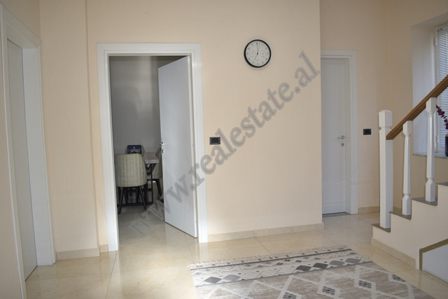 Villa de dos pisos en venta cerca de la zona de kamza en Tirana (7)