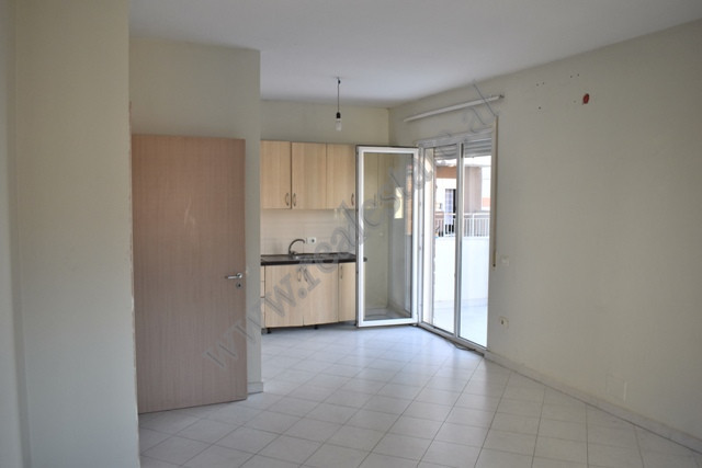 Apartamento de un dormitorio en venta en el área de Ali Demi en Tirana, albania (2)