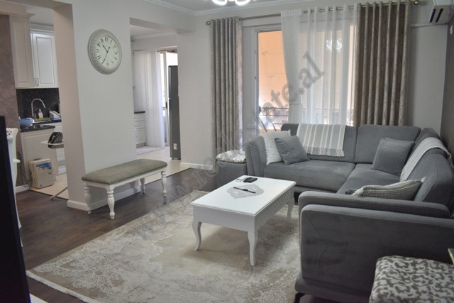 Apartamento 2+1 en venta cerca de la calle barrikadave en Tirana