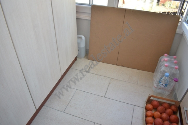 Apartamento 2+1 en venta cerca de la calle barrikadave en Tirana