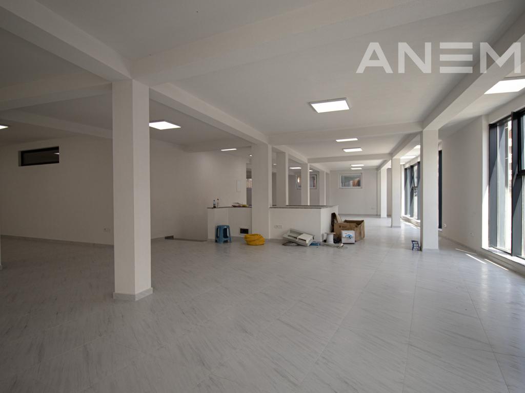 Propiedad en alquiler 2800m² en Bregu i Diellit