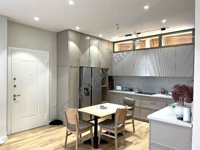 Apartament me tre dhoma gjumi për shitje pranë zonës kristal center, në Tiranë, shqipëri (4)