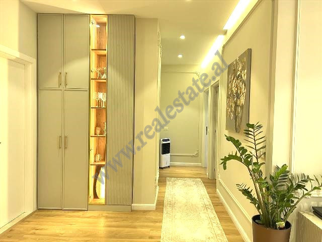 Apartament me tre dhoma gjumi për shitje pranë zonës kristal center, në Tiranë, shqipëri (5)