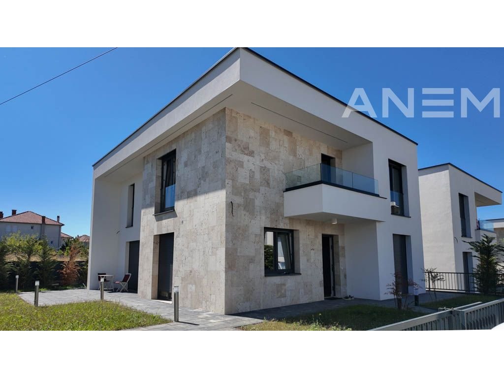 Haus mit 4 schlafzimmern in Veternik zu vermieten