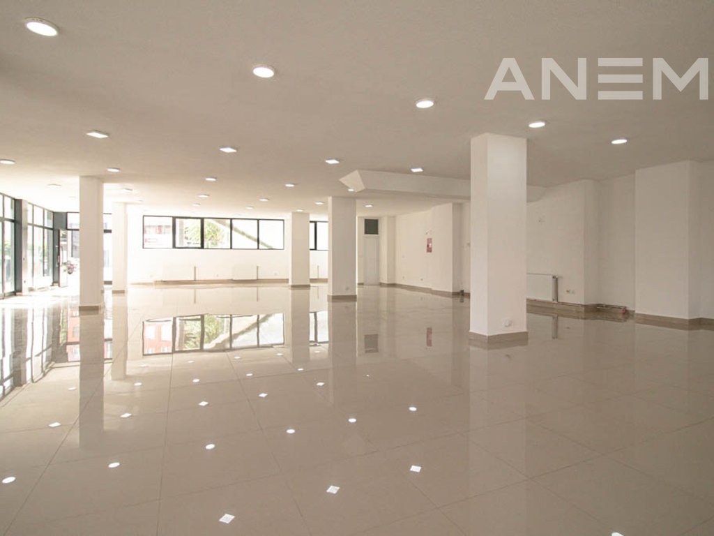 Local en alquiler con espacio de trabajo en Mati 1