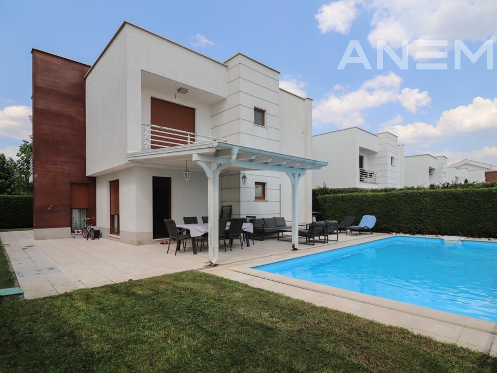 Maison à louer 300m² dans marigona residence