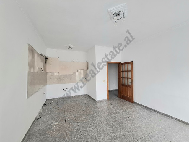 Apartament me dy dhoma gjumi për shitje në rrugën bardhyl në Tiranë, shqipëri (2)