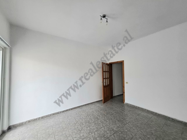 Apartament me dy dhoma gjumi për shitje në rrugën bardhyl në Tiranë, shqipëri (3)