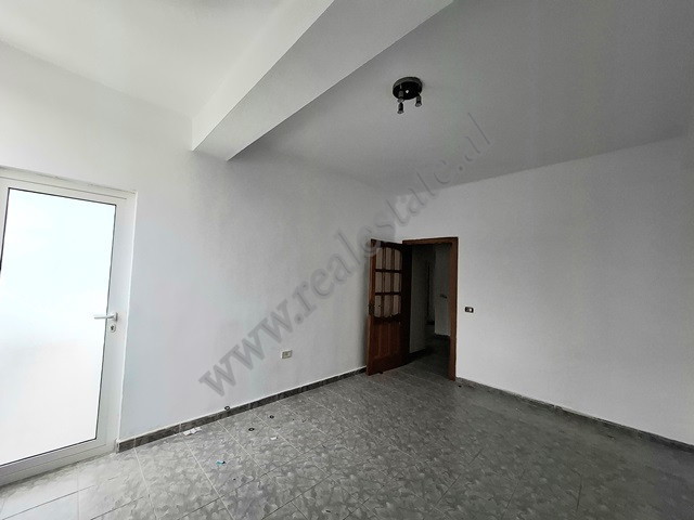 Apartament me dy dhoma gjumi për shitje në rrugën bardhyl në Tiranë, shqipëri (5)