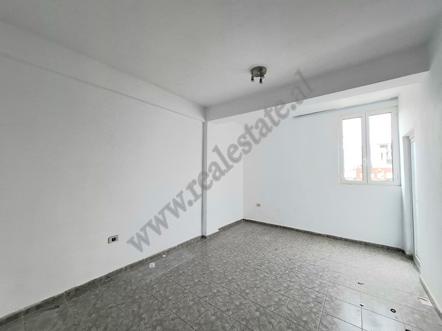 Apartament me dy dhoma gjumi për shitje në rrugën bardhyl në Tiranë, shqipëri (6)