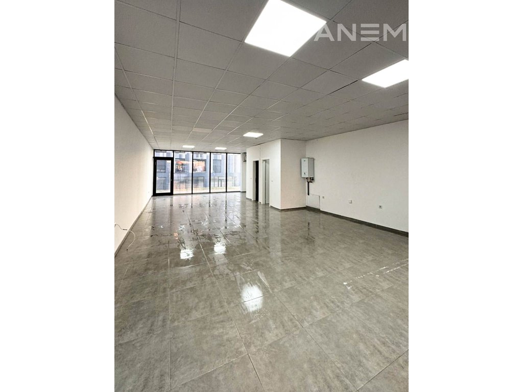 Commercial space for rent 100m² at the palace of justice