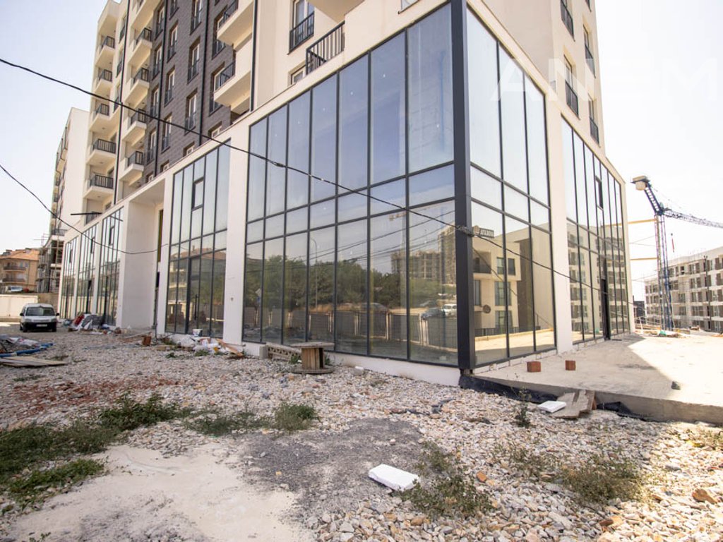 Commercial space for rent 280m² in Veternik