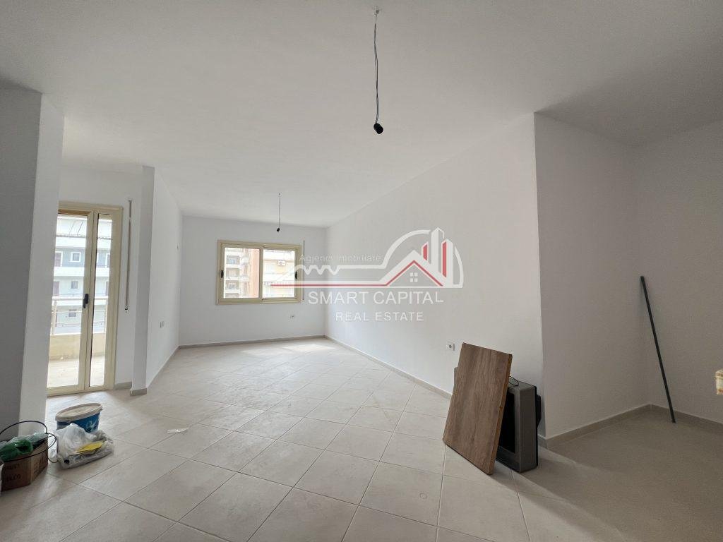 Shitet apartament 1+1 në orikum !