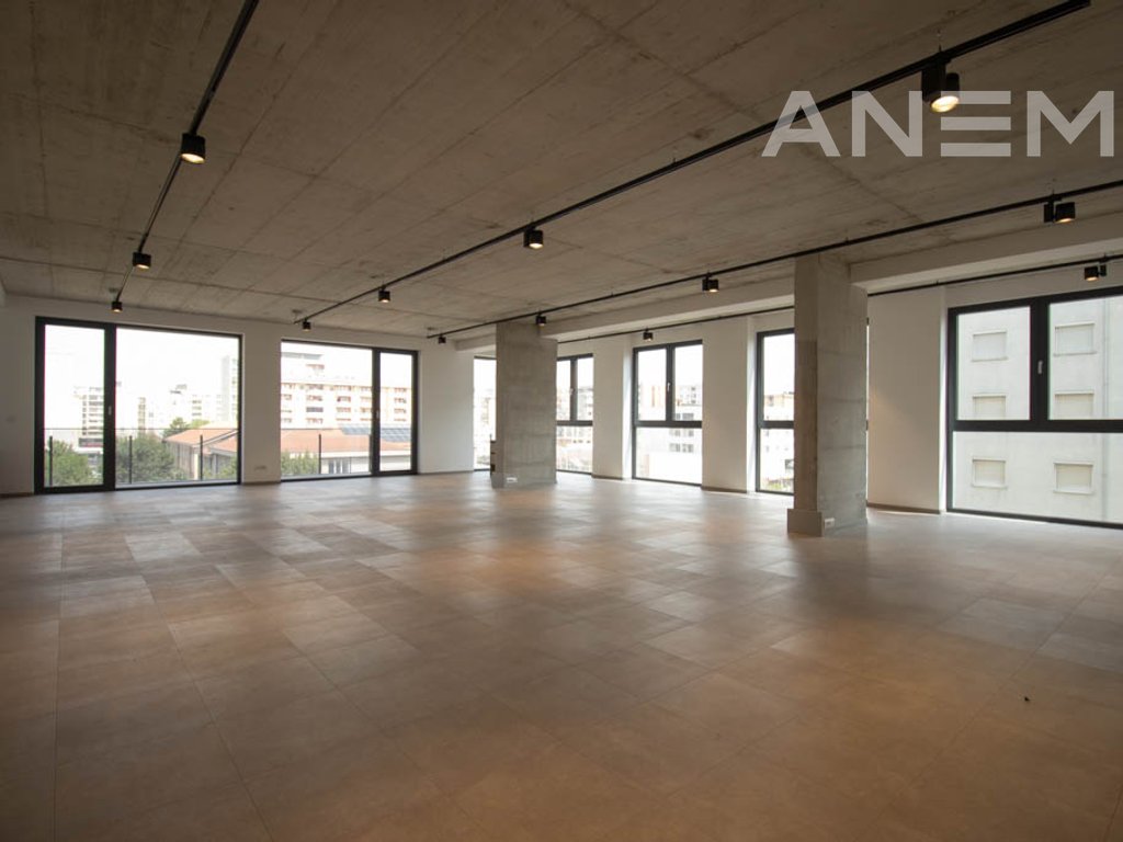 Escritório para alugar 200m² em Fushë Kosovë