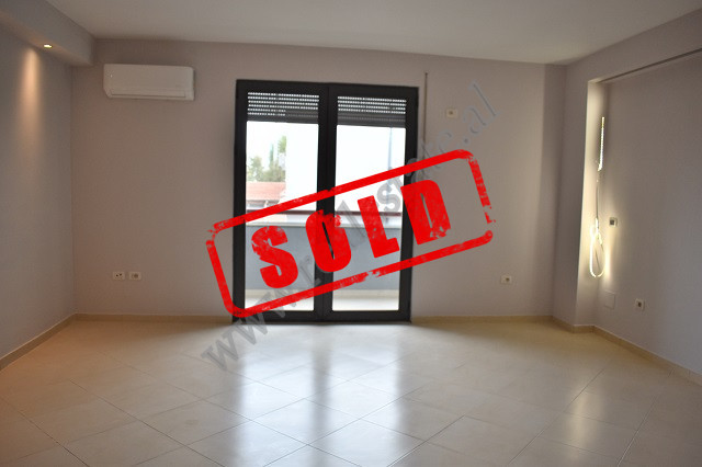Apartamento de tres habitaciones en venta en la zona del estadio dinamo, en Tirana, albania