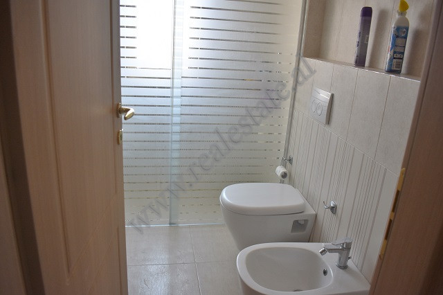 Apartamento de dois quartos à venda perto da rua durrësit, em Tirana, albânia