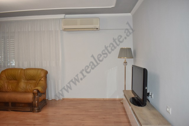 Apartamento de tres habitaciones en venta en la calle xhanfize keko, en Tirana, albania (2)