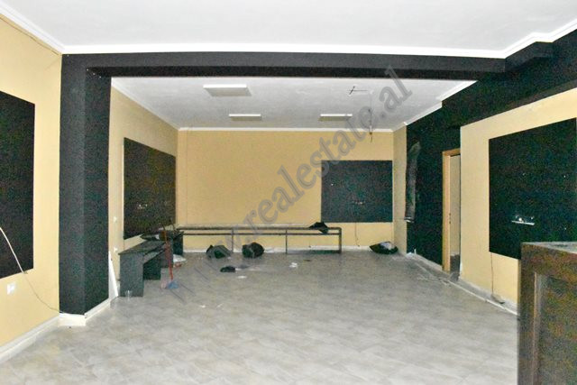 Espaço comercial à venda na área 21 dhjetori em Tirana, albânia (2)