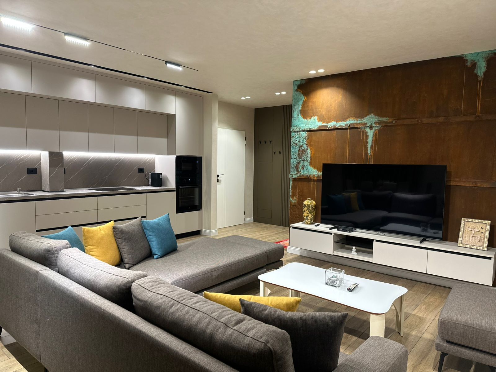 Apartamento moderno en alquiler en la calle haki stermilli, kombinat – Tirana | luxy property