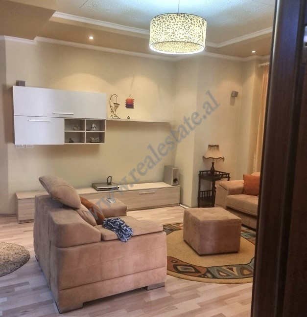 Apartamento de três quartos à venda perto do boulevard zhan d'ark, em Tirana, albânia (2)