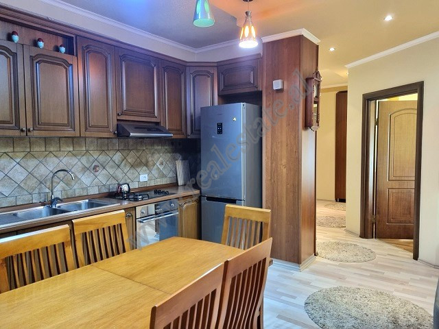 Apartamento de três quartos à venda perto do boulevard zhan d'ark, em Tirana, albânia (3)