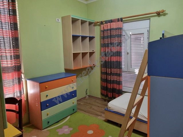 Apartamento de três quartos à venda perto do boulevard zhan d'ark, em Tirana, albânia (8)