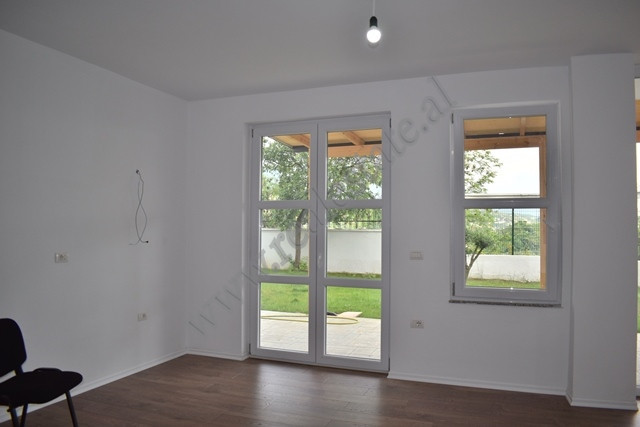 Apartament me tre dhoma gjumi për shitje në zonën linza në Tiranë, shqipëri (3)