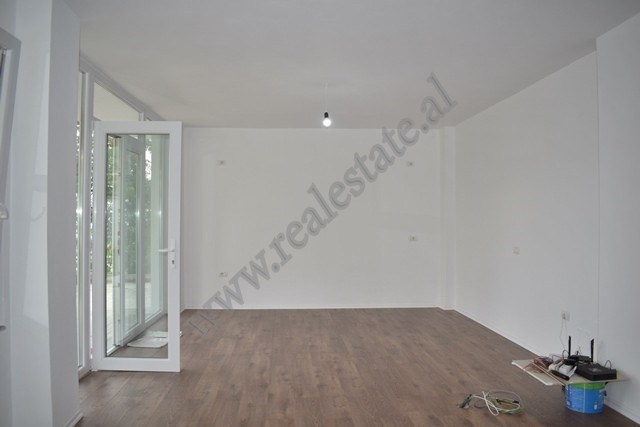 Apartament me tre dhoma gjumi për shitje në zonën linza në Tiranë, shqipëri (4)