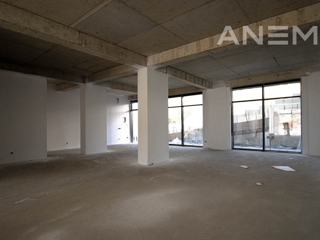 Lokal zum verkauf mit einer fläche von 138,46m² in Mati 1