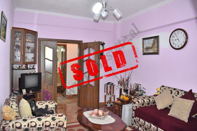 Apartamento de tres habitaciones en venta cerca de la calle perlat rexhepi en Tirana, albania