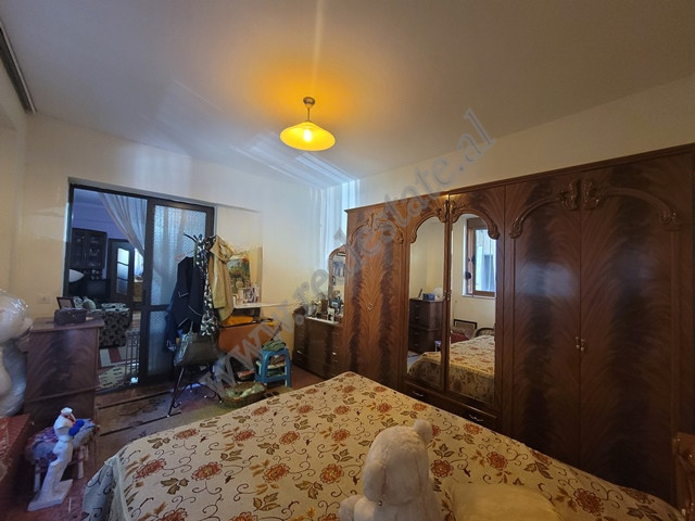 Apartamento de tres habitaciones en venta cerca de la calle perlat rexhepi en Tirana, albania (6)