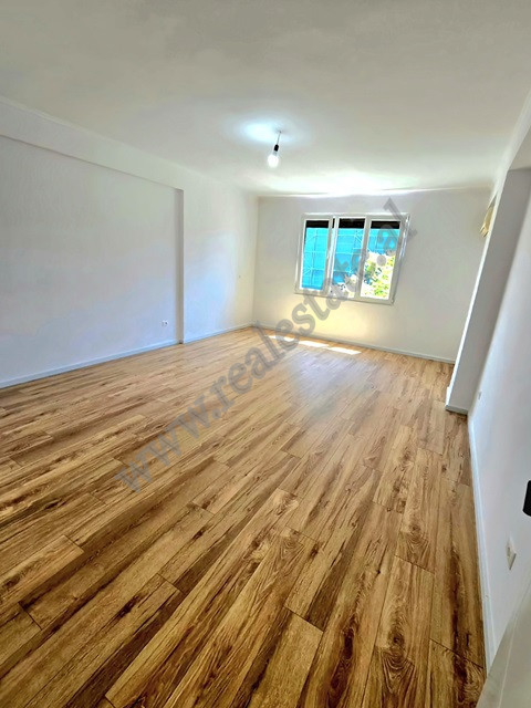 Apartamento de un dormitorio en venta cerca de la calle dibra en Tirana, albania (2)
