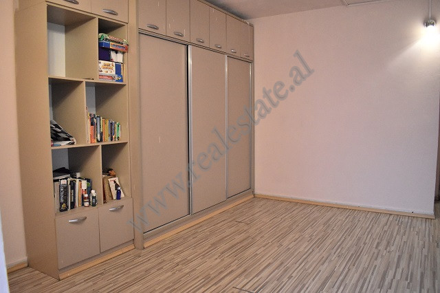 Espaço de escritório para aluguel no início da rua barrikadave, em Tirana, albânia (2)