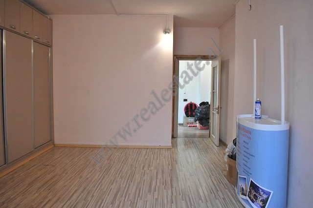 Espaço de escritório para aluguel no início da rua barrikadave, em Tirana, albânia (3)
