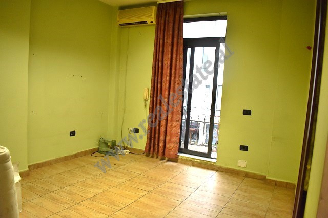 Espaço de escritório para aluguel no início da rua barrikadave, em Tirana, albânia (4)