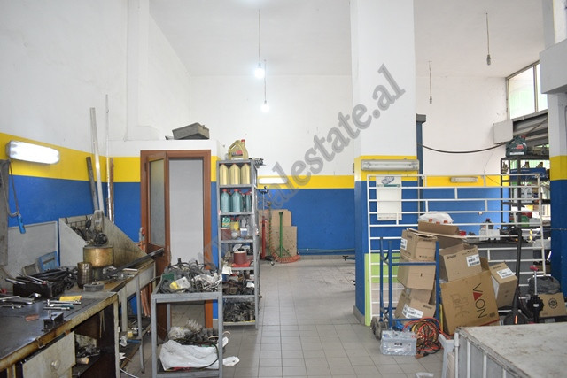 Spazio commerciale in vendita vicino all'area di Komuna e Parisit a Tirana (2)