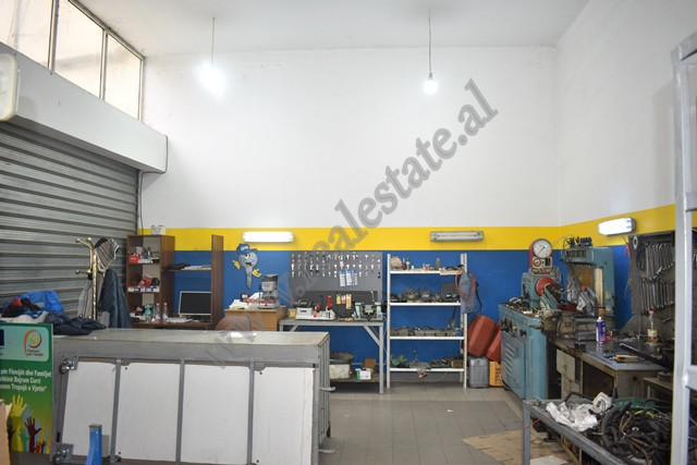 Spazio commerciale in vendita vicino all'area di Komuna e Parisit a Tirana (3)