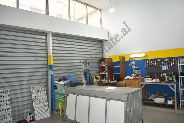 Spazio commerciale in vendita vicino all'area di Komuna e Parisit a Tirana (4)