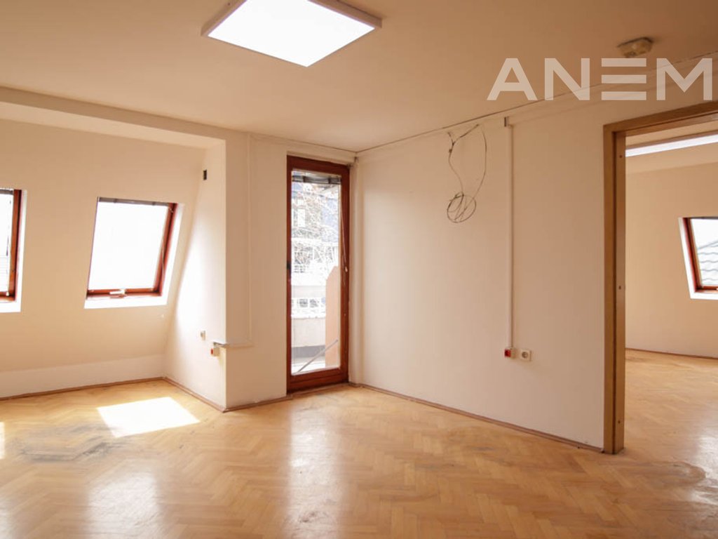 Büro zur miete mit 4 arbeitsbereichen in Pejton