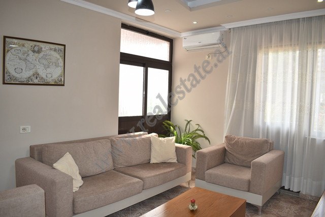 Appartement de deux chambres à louer près de la rue kongresi i lushnjes à Tirana, albanie (2)