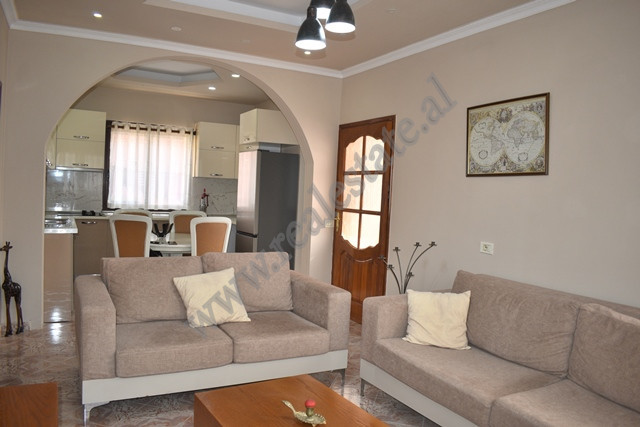 Appartement de deux chambres à louer près de la rue kongresi i lushnjes à Tirana, albanie (3)