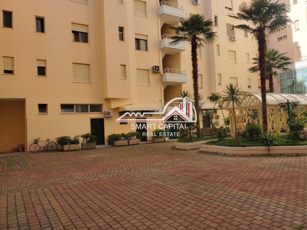 Studio à louer sur la promenade de Vlorë!