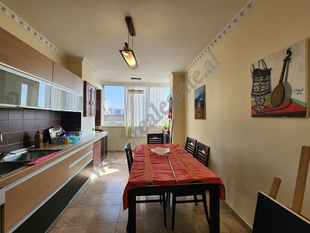 Apartament me dy dhoma gjumi për shitje në bulevardin bajram curri në Tiranë, shqipëri (4)