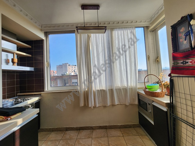Apartament me dy dhoma gjumi për shitje në bulevardin bajram curri në Tiranë, shqipëri (5)