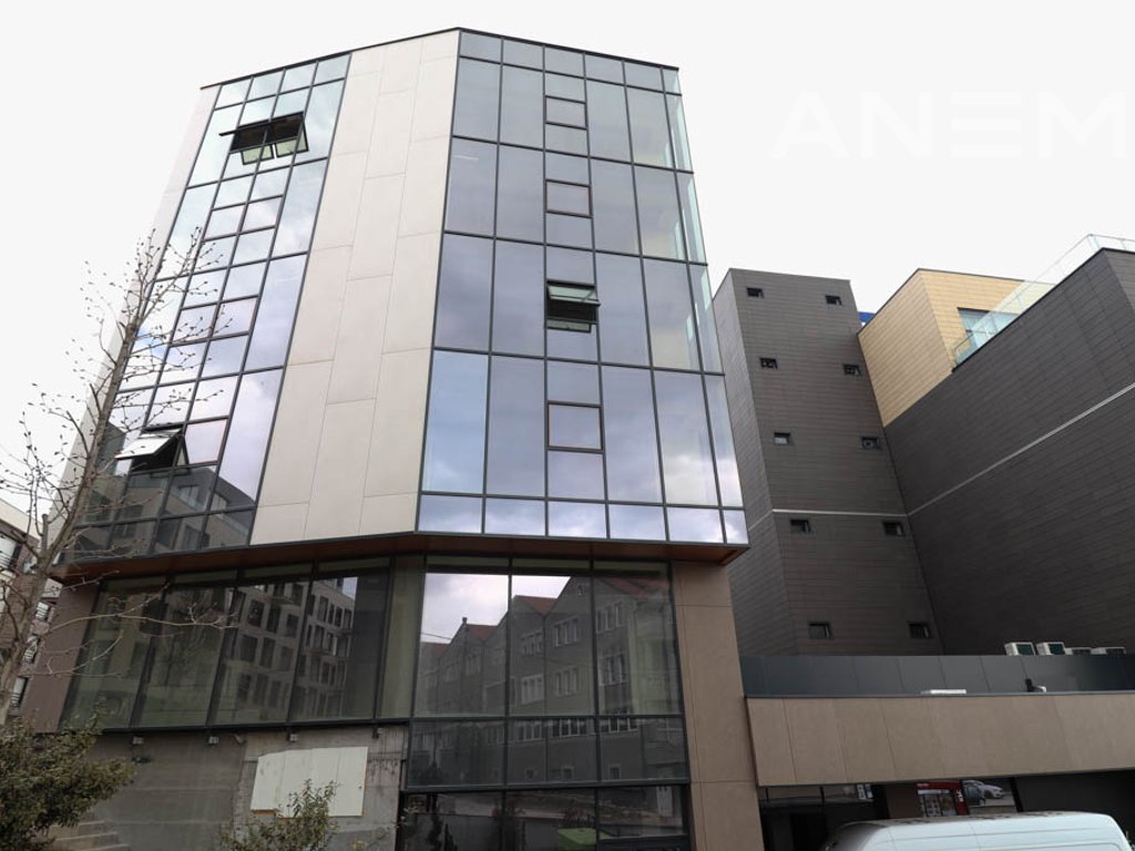 Objekt me qira 920m² në lagjen Arbëria