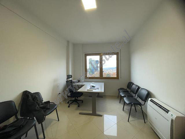 Hapësirë zyre për qira pranë bulevardit deshmoret e kombit në Tiranë (3)