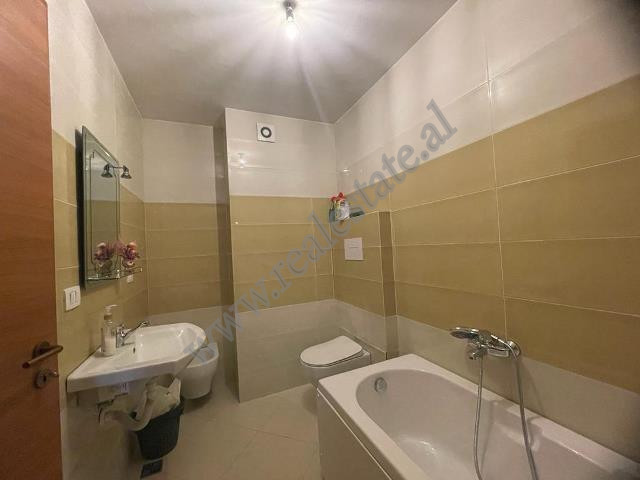 Hapësirë zyre për qira pranë bulevardit deshmoret e kombit në Tiranë (6)